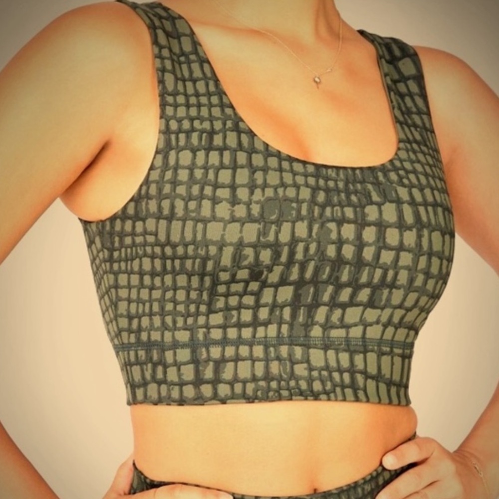 crocodile fabletics green block bra